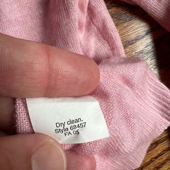 J Crew cashmere lightweight sweater in pale pink - Picture 6 of 6